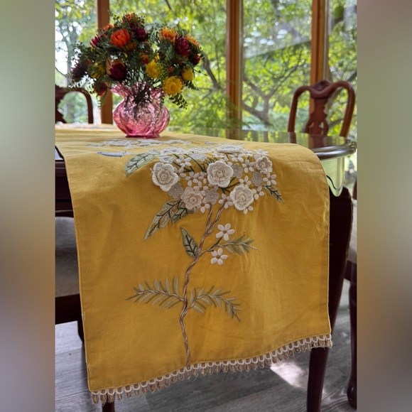 Pier 1 Imports Traditional Embroidered cotton/linen table runner - Picture 1 of 7